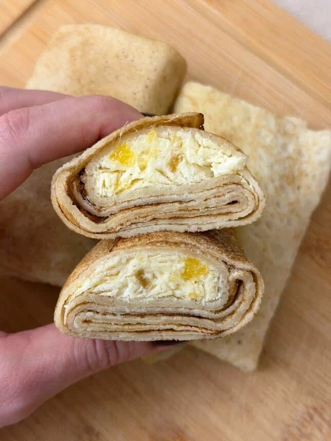 Блины домашние с манго и творожным сыром